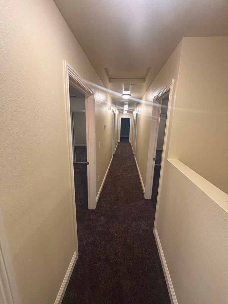 Building Photo - 422 E 101st St