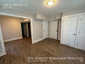 Building Photo - Pet Friendly - Completely Renovated 1st Fl...