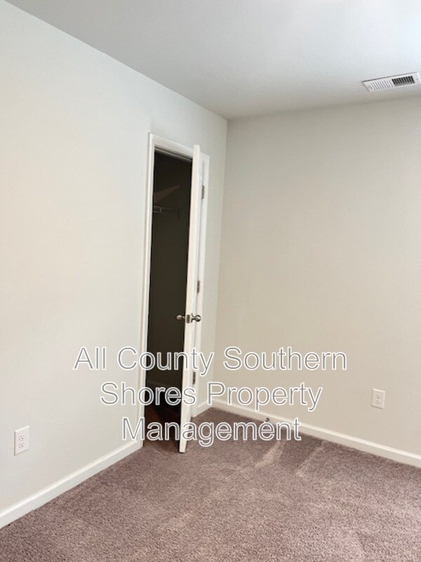 Building Photo - 2879 Pegasus Pl