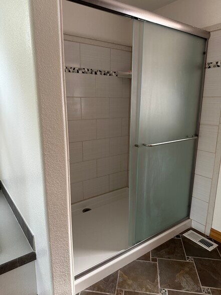 Master bathroom - 16817 188th Ave SE