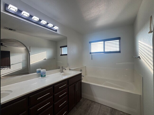 Building Photo - Beautiful 2-Story Home For Rent in Vacaville