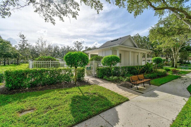 Building Photo - 354 Jacaranda Dr