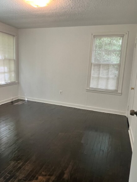 Building Photo - 4242 Monroe Ave