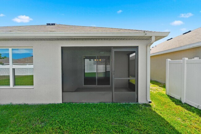 Building Photo - 13196 Golden Lime Ave