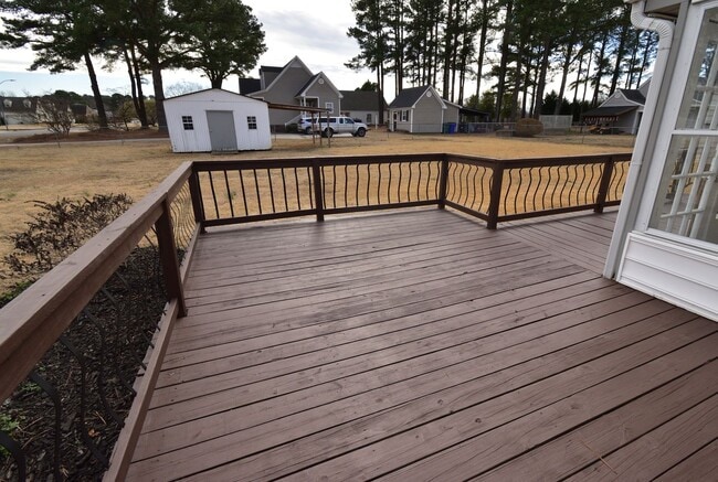 Building Photo - 505 E Birchwood Dr