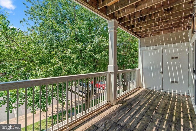 Building Photo - 1701 Lake Shore Crest Dr