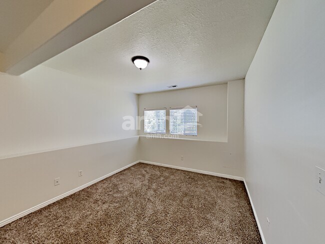 Building Photo - 88 E 2325 S