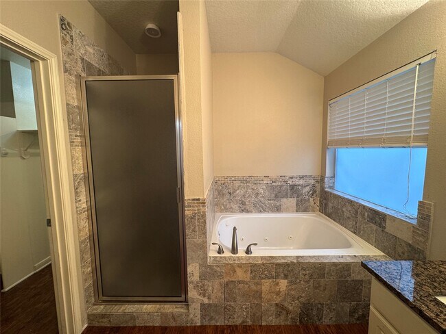 Building Photo - 711 W Clady Dr