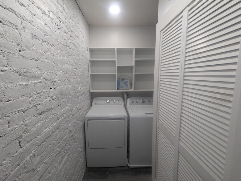 Building Photo - 35 Clinton Ave