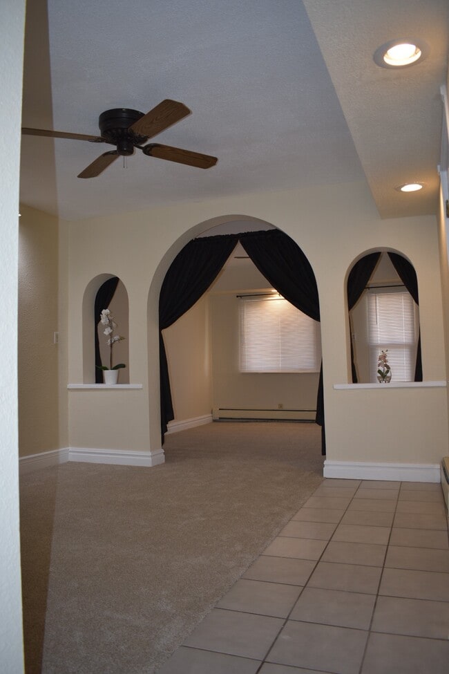 Building Photo - Platte 4 Plex