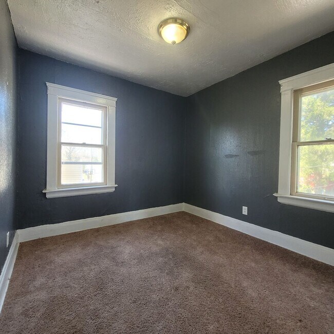 Building Photo - 13611 Beachwood Ave.