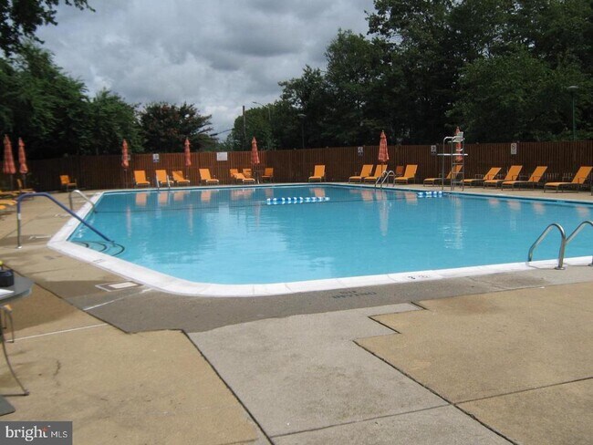 Building Photo - 2500 N Van Dorn St