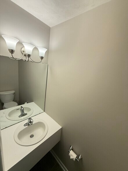 Building Photo - 3426 Londonderry Ct