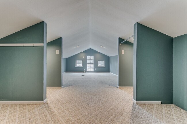 Building Photo - 3-BEDROOM COTTAGE IN ALAMO HEIGHTS