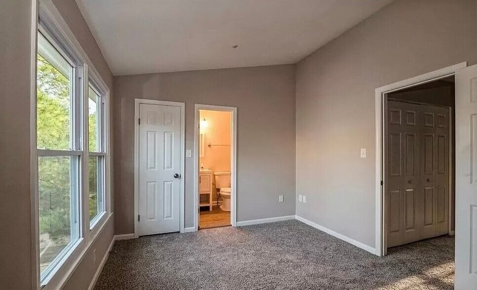 Building Photo - 15501 Empress Way