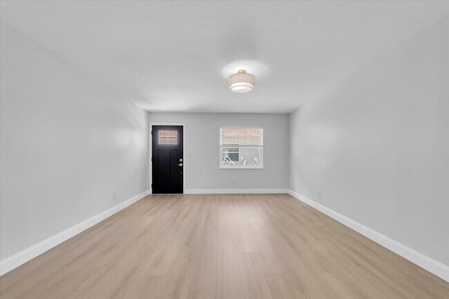 Building Photo - 3009 W Binnicker Ave