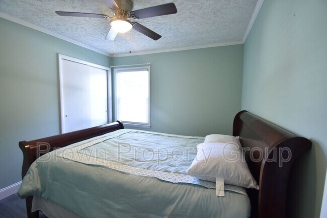Building Photo - 823 Southview Cir