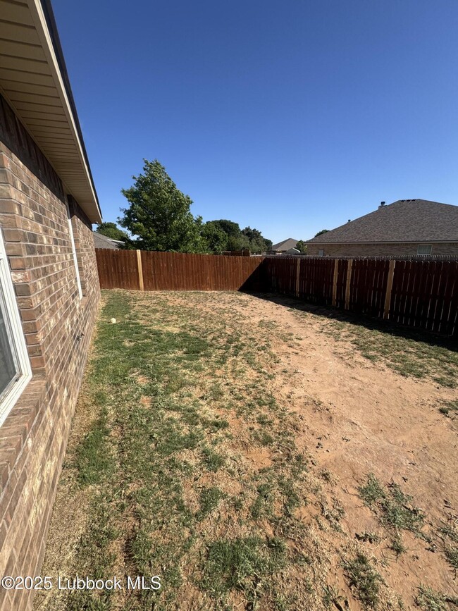 Building Photo - 9304 Primrose Avenue