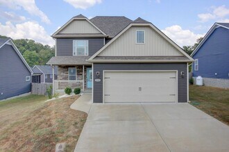Building Photo - Beautiful Two Story Home With hardwood Flo...