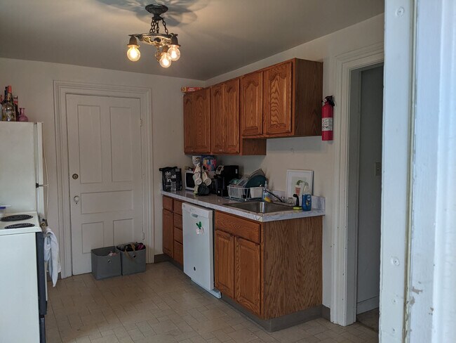 Building Photo - 501 W Forest Ave