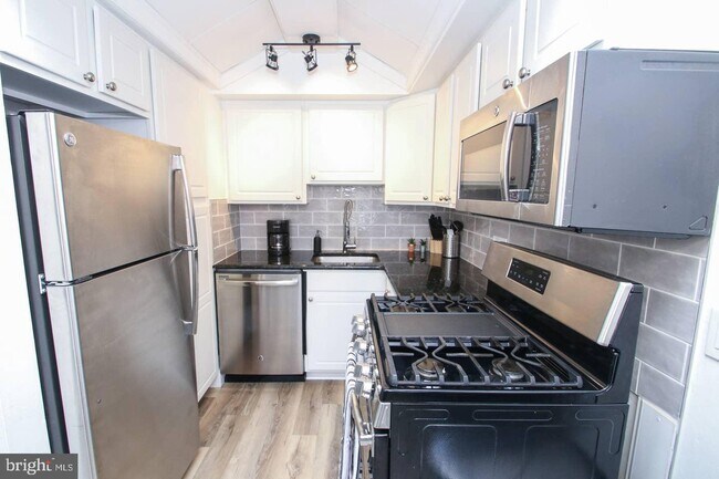 Building Photo - 44-46 S 3rd St