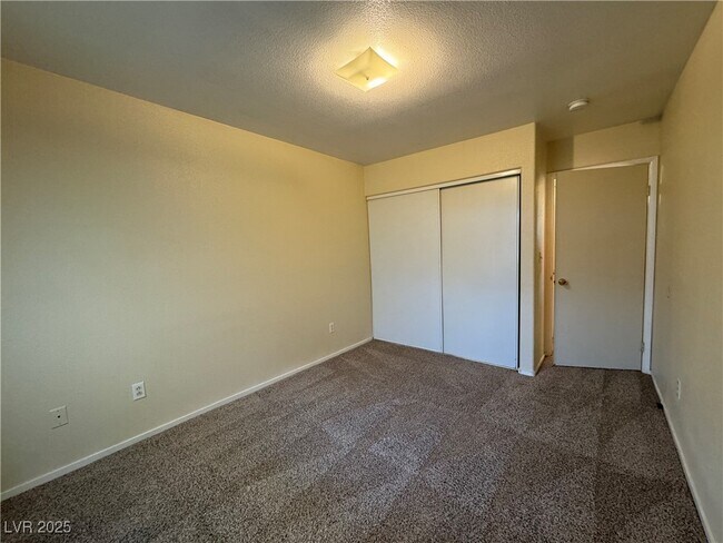 Building Photo - 1800 E Ambush St