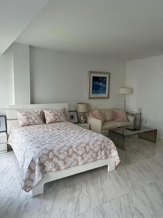 Building Photo - 10275 Collins Ave