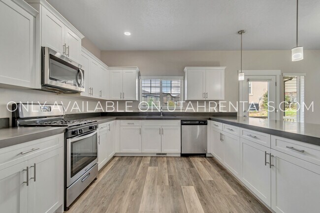 Building Photo - 1638 E Aspen Loop
