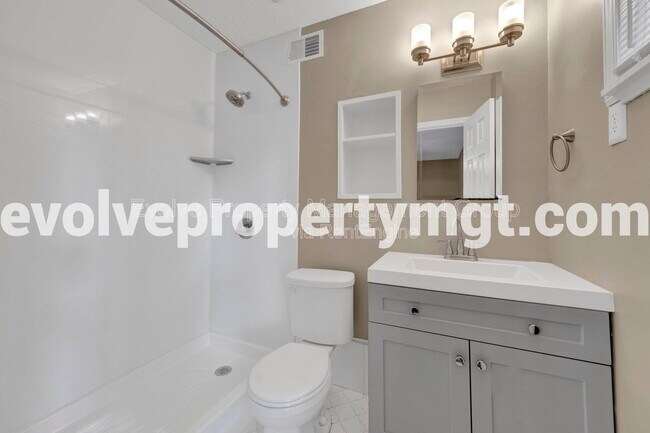 Building Photo - 1170 Simmonsridge Dr
