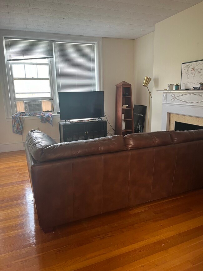 Building Photo - 1161 Beacon St