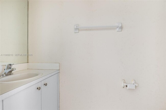 Building Photo - 3360 NE 14th Dr