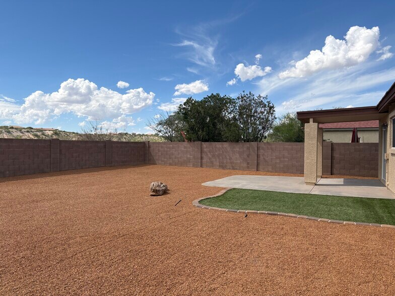 Building Photo - 10552 S Sunshower Way