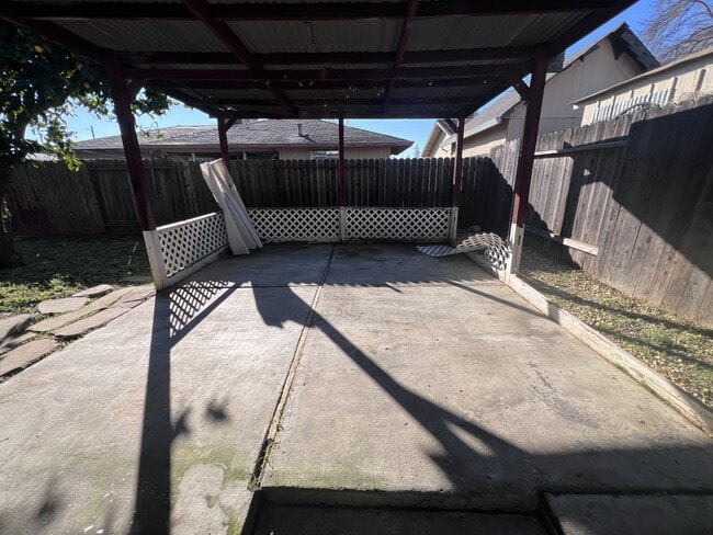 Building Photo - 206 Anderson Ave