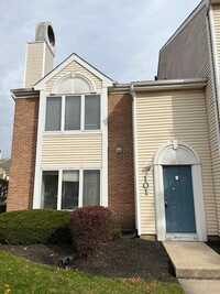 Building Photo - Renovated Crestwood Condo - 2 bedroom