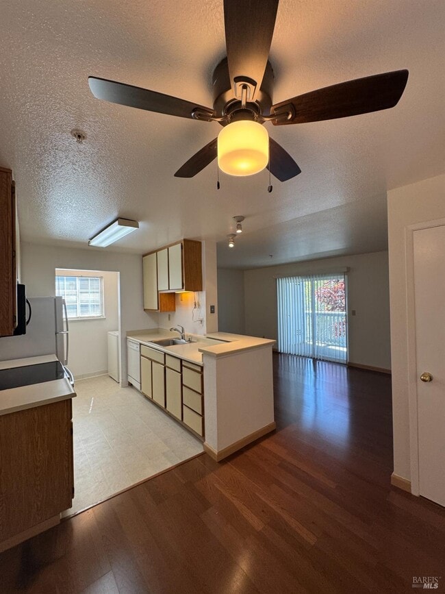 Building Photo - 375 Lighthouse Dr