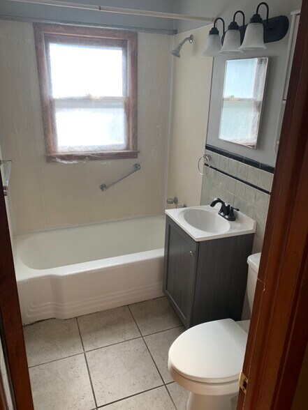 Building Photo - 2212 Cedar Acres Dr