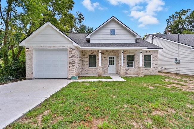 Building Photo - 6105 Woodrow St