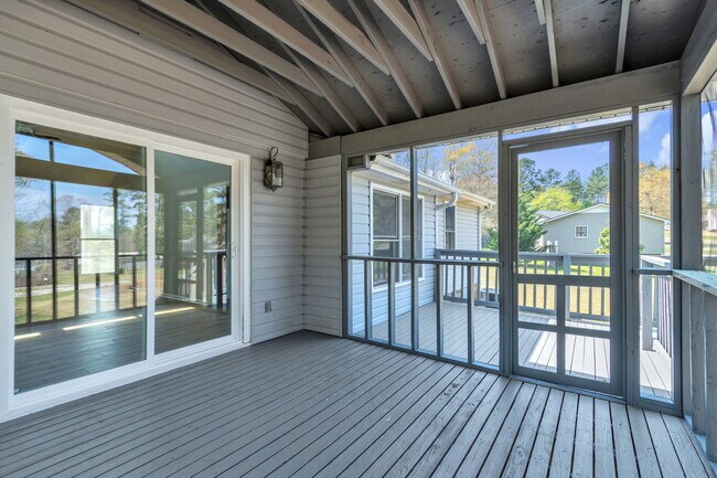 Building Photo - 204 Hattie Rd