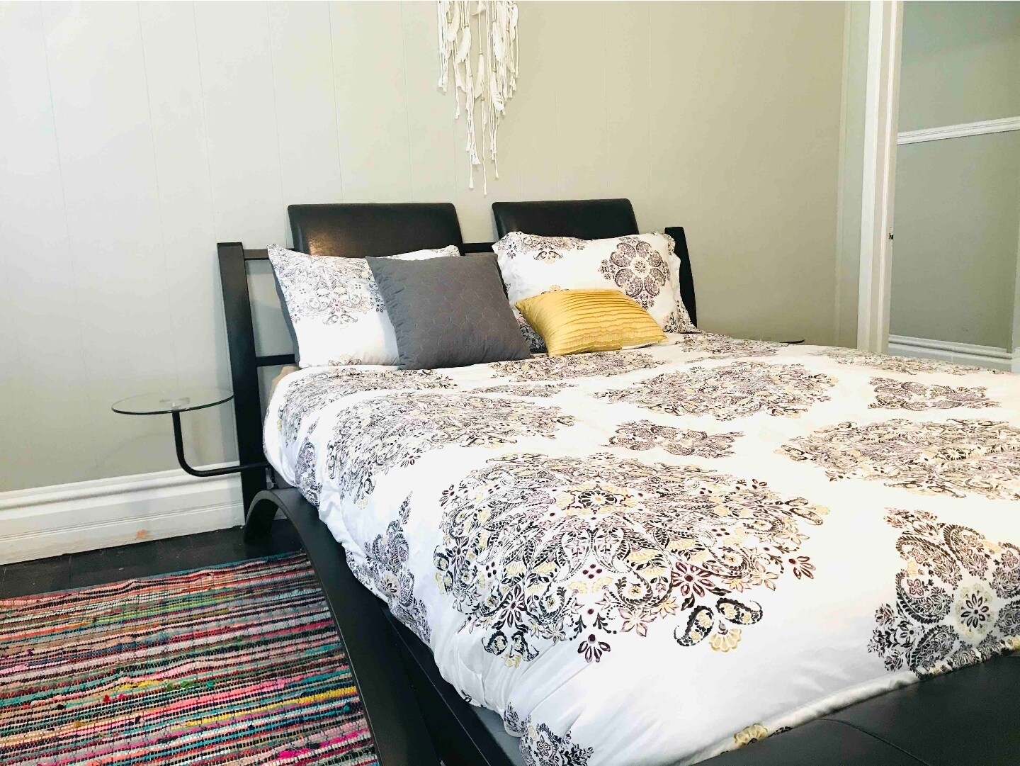 Queen bed. - 2234 Central Ave