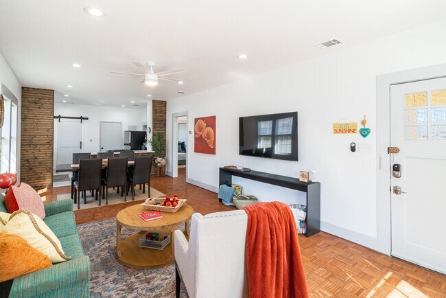 Building Photo - 475 E French Pl