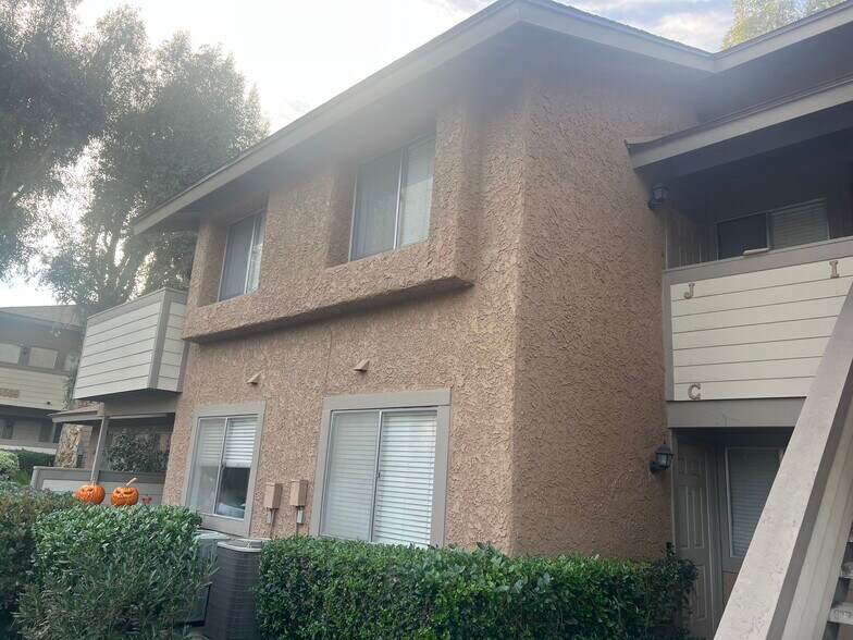 Building Photo - 4565 Alamo St