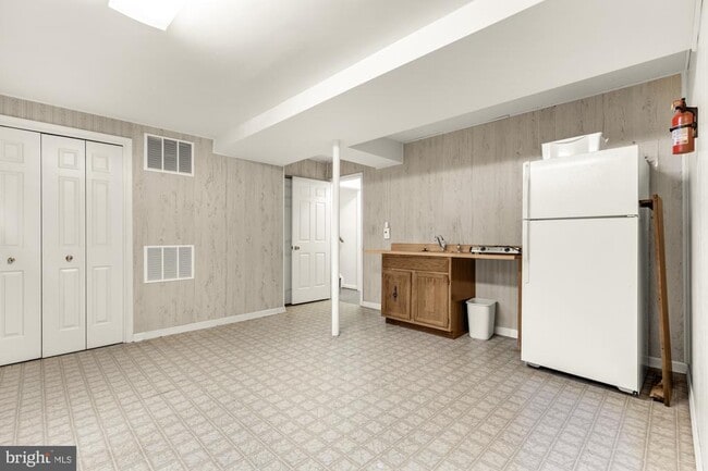 Building Photo - 10855 Lockwood Dr
