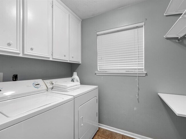 Building Photo - 3014 Redwood Lodge Dr
