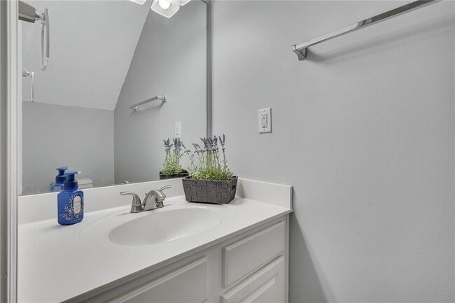 Building Photo - 254 Regent Square