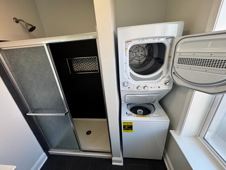 Building Photo - 1527 Tasker St