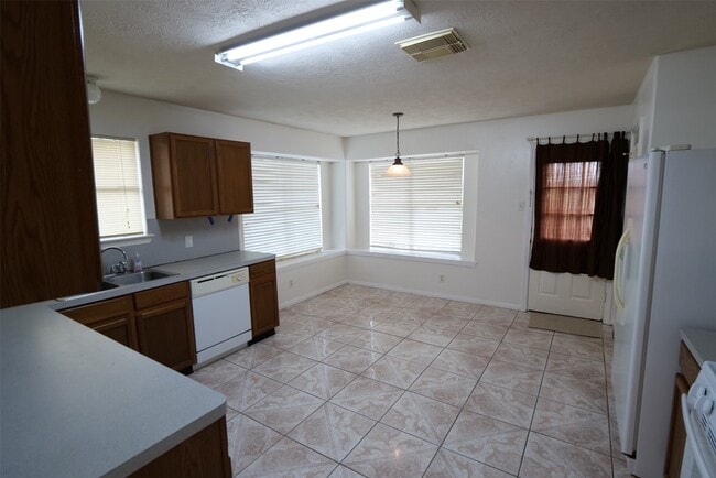 Building Photo - 5510 Bear Cave Ln