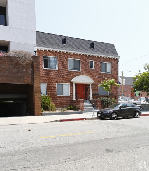 Building Photo - Charming Studio in The Heart Of Glendale