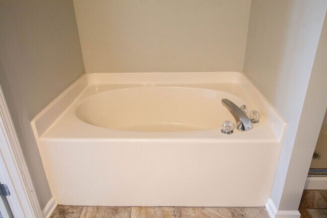 Building Photo - 157 Hayesbury Ct