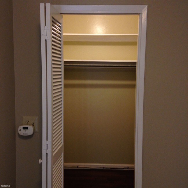 Building Photo - 660 Roble Ave