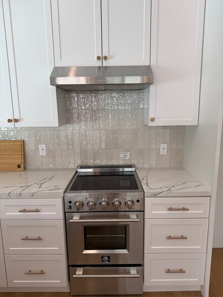 Building Photo - 6641 Glade Ave